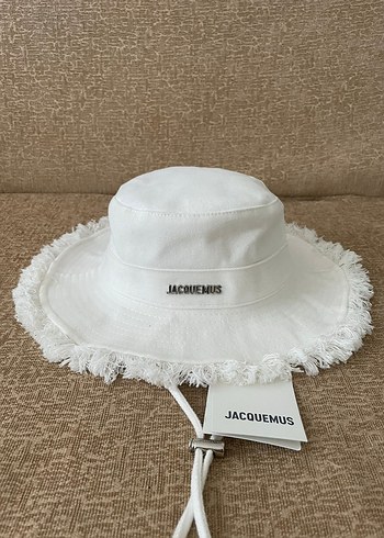 JACQUEMUS BEYAZ ŞAPKA