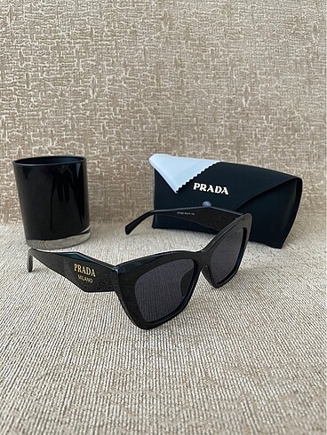 Prada Siyah Gözlük