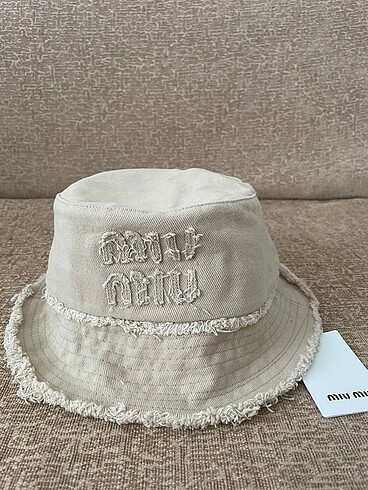 Miu Miu Miu Miu Krem Fötr
