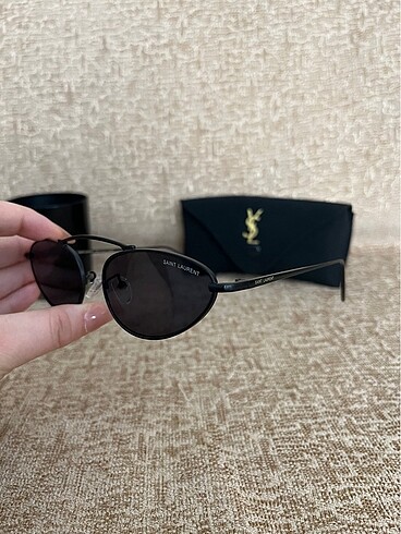  Beden Yves Saint Laurent Güneş Gözlüğü