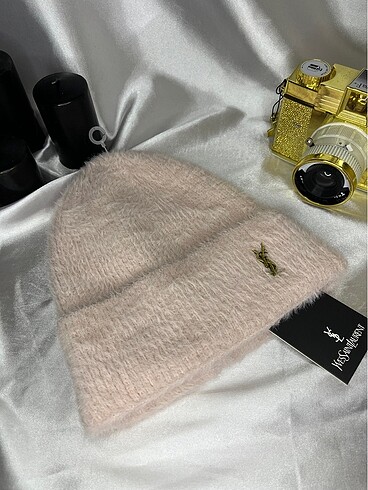 YSL Pudra Peluş Bere