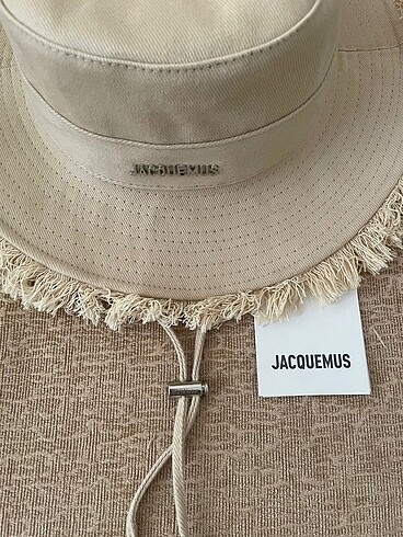  Beden Jacquemus Bej Fötr Şapka