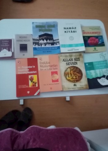 Çeşitli dini kitaplar, 9 adedin fiyatıdır.