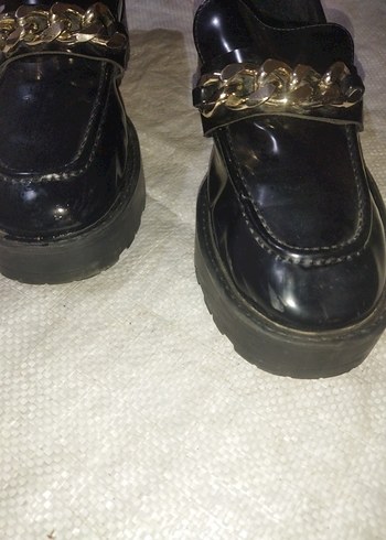 Zara Zincir Detaylı Siyah Deri Kadın Loafer
