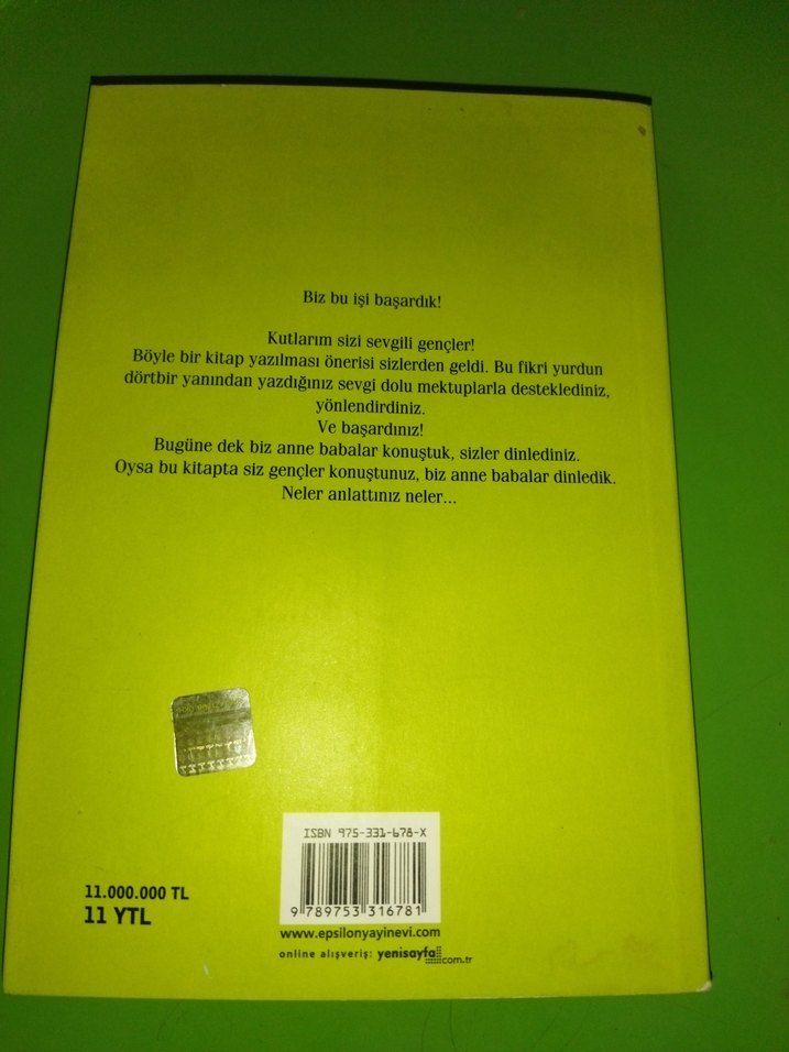 İpek Ongun - Lütfen Beni Anla Şiir Kitabı - Görsel 2
