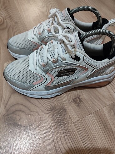 Skechers