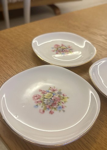 Beden Pastel Çiçek Desenli Beyaz Tabak Seti