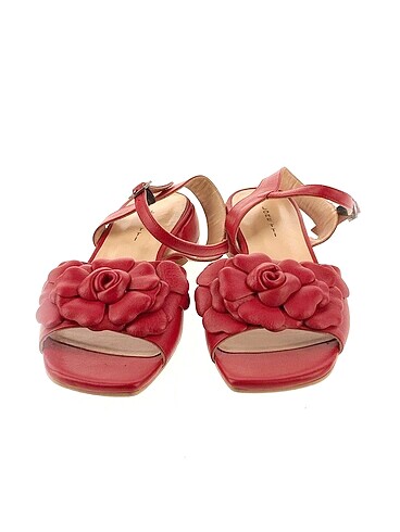 40 Beden Vintage Love Sandalet %70 İndirimli.