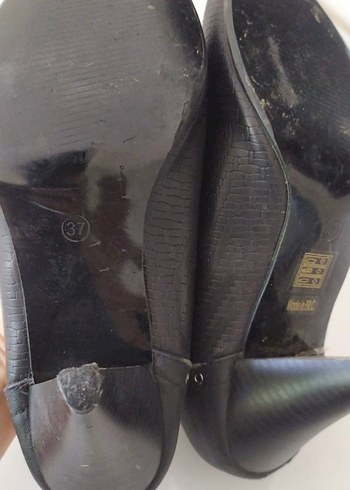 37 Beden Siyah Yılan Desenli Tokalı Topuklu Stiletto