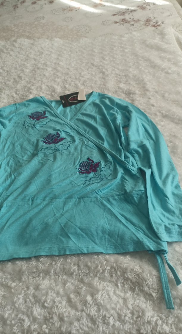 Turkuaz Baskılı Hamile Uzun Kollu V Yaka Üst - Görsel 3