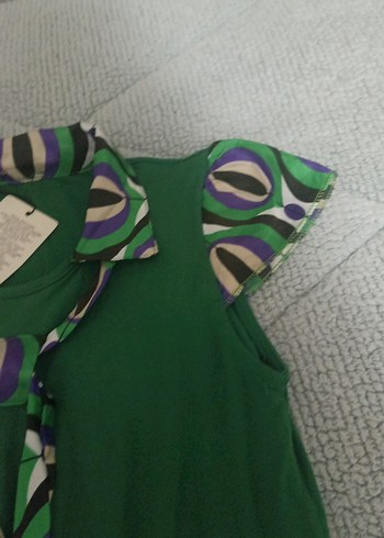 Yeşil Bağlamalı Yaka Kısa Kollu bluz - Görsel 2