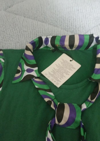 Yeşil Bağlamalı Yaka Kısa Kollu bluz - Görsel 3