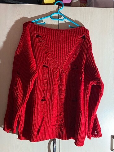 Yırtık detaylı oversize kazak