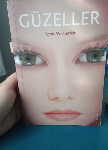 Beden Renk Çirkinler Serisi- Scott Westerfeld