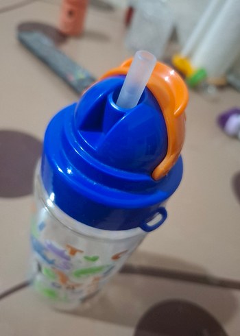 Çocuklar için pipetli renkli su matarası - Görsel 3