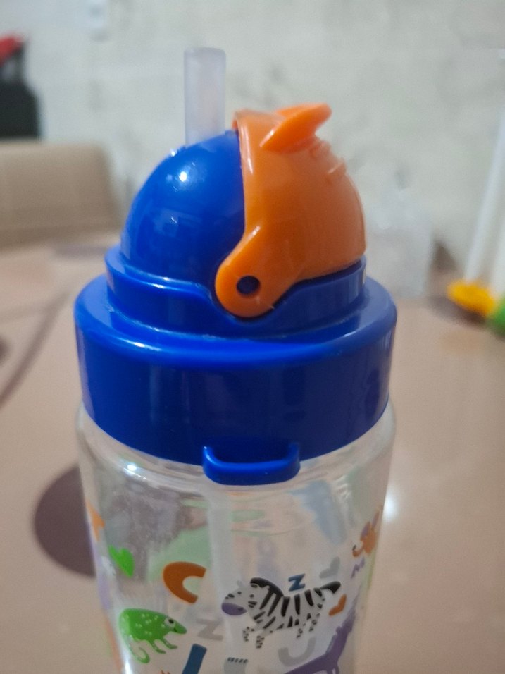 Çocuklar için pipetli renkli su matarası - Görsel 4