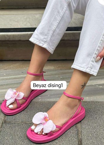 Diğer Çiçek Detaylı Beyaz Platform Topuklu Kadın Sandalet