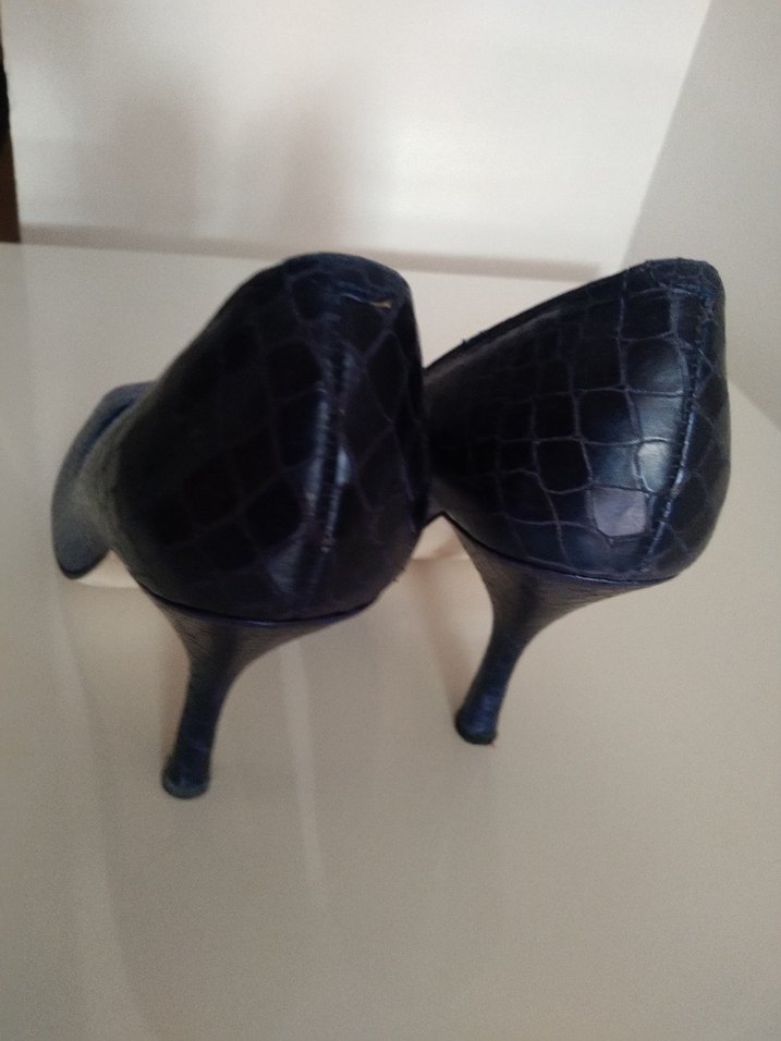 Mavi Parlak Yılan Desenli Tokalı Topuklu Ayakkabı - Görsel 2