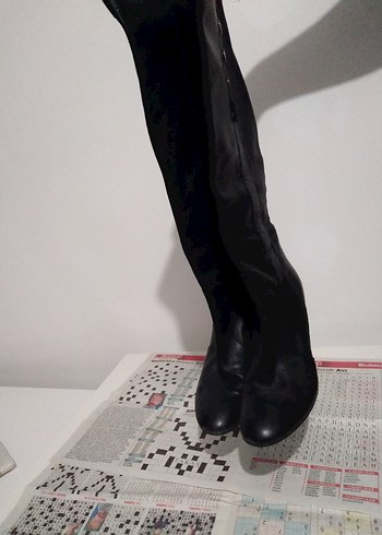 38 Beden Düğmeli Siyah Deri Dizüstü Stiletto Çizme