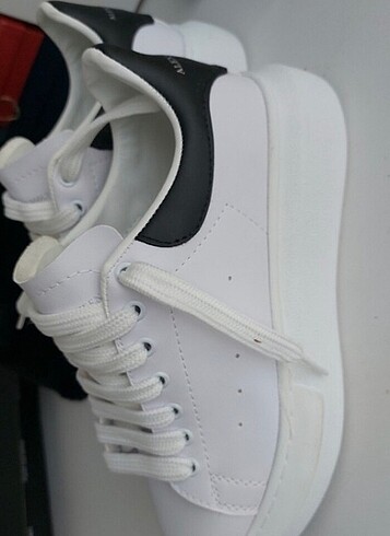 Alexander McQueen Beyaz tabanlı spor ayakkabı