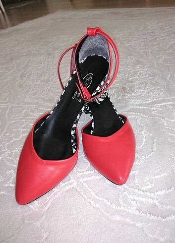 Kırmızı topuklu ayakkabı ???? 