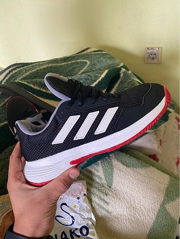 Adidas Orijinal ihtiyaç olduğundan satıyorum indirim olur