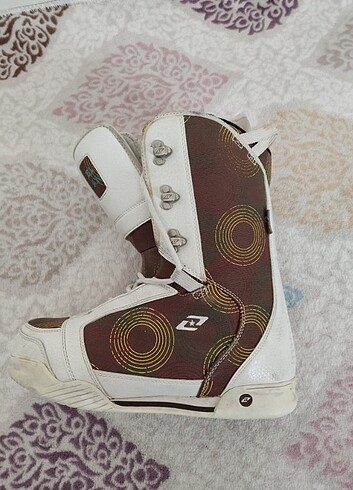 42 Beden Snowboard botu