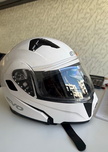 Beyaz renk Elegant Kask