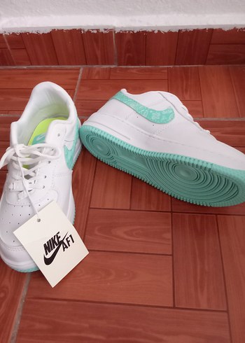 34 Beden Nike Beyaz Renkli ünisex çocuk Spor Ayakkabı