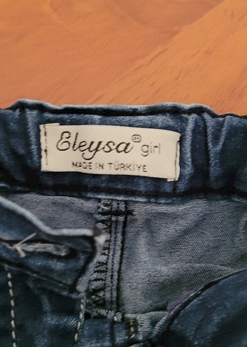 Diğer Nakış Detaylı Kemerli Kız Kot Pantolon