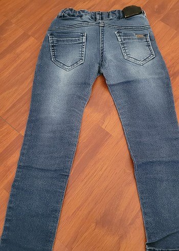 5 Yaş Beden Nakış Detaylı Kemerli Kız Kot Pantolon