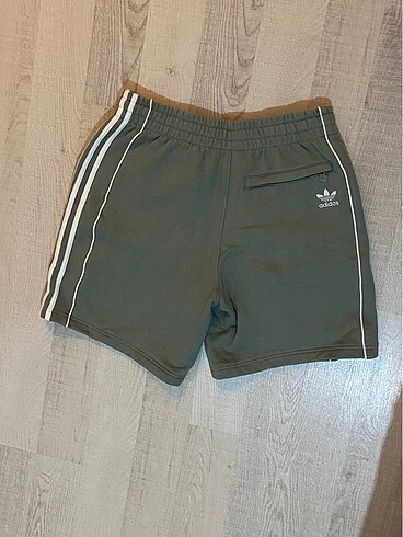 m Beden Adidas orjinal şort