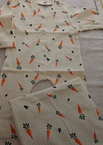 Bebek Kız Örgü Tulum, Baskılı Havuç Desenli - Görsel 2