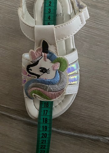 27 Beden Nakışlı Unicorn Detaylı Kız Çocuk Sandalet