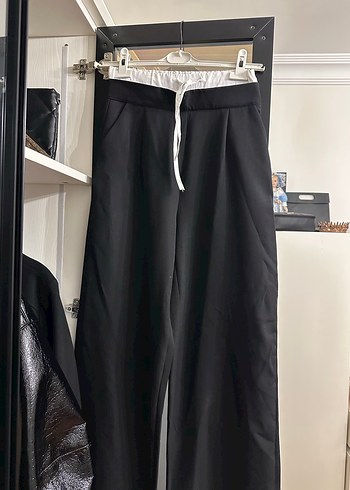 Bel detaylı pantalon