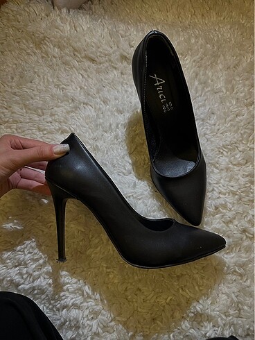 Siyah stiletto