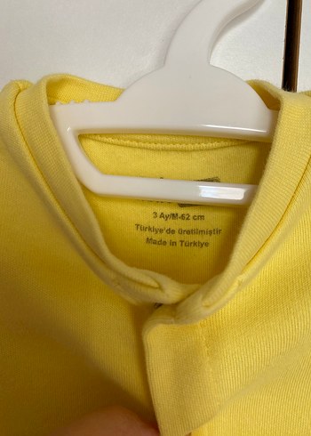 Sarı Düğmeli Kız Çocuk Hırka - Görsel 2