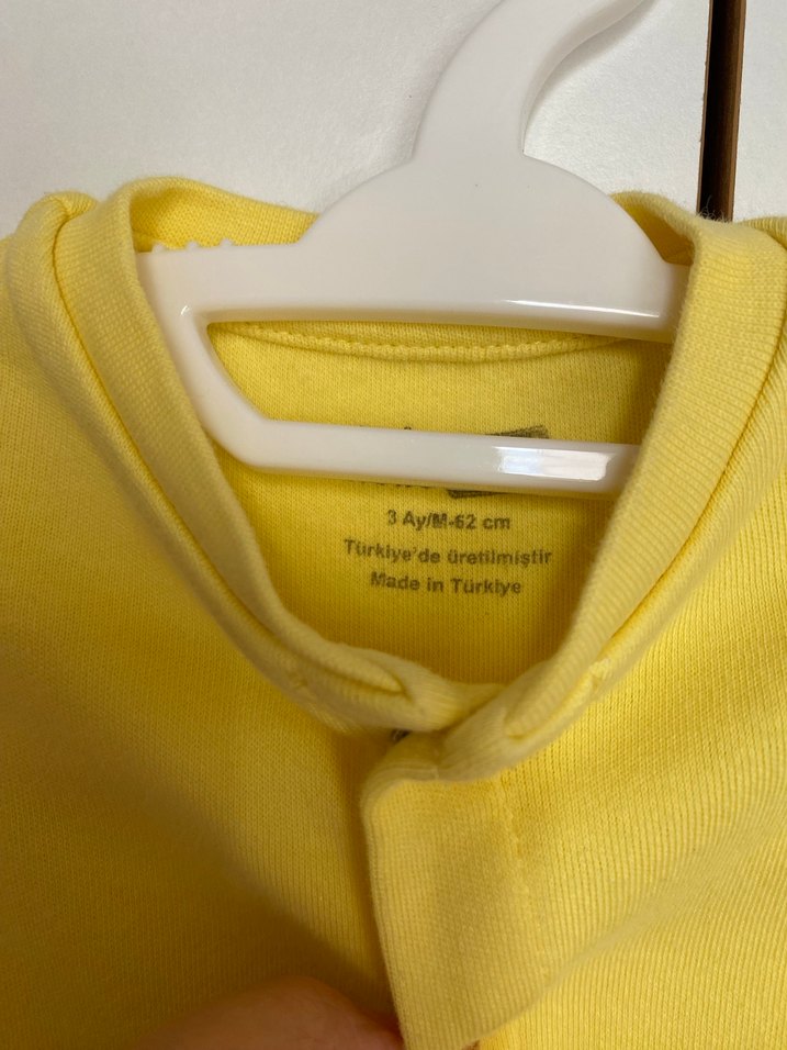 Sarı Düğmeli Kız Çocuk Hırka - Görsel 2