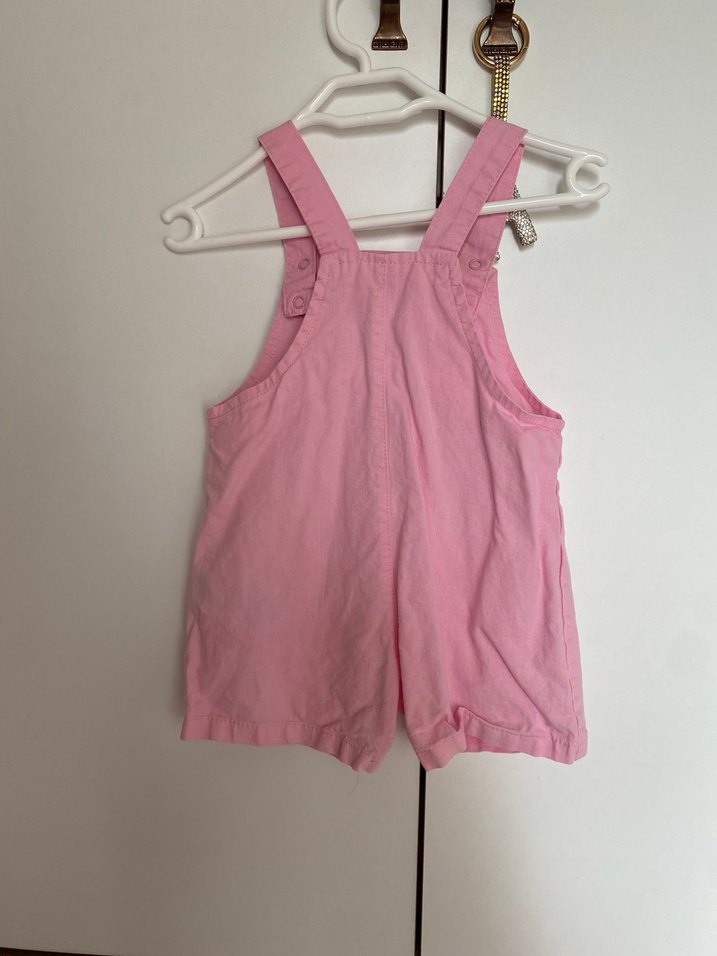 Kız Çocuk Pembe Düğmeli Askılı Tulum - Görsel 2