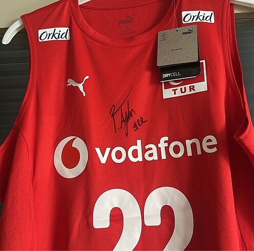 Puma 22 numaralı imzalı voleybol forması