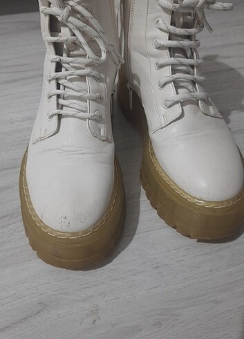 Bershka beyaz bot