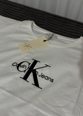 Calvin Klein Baskılı Beyaz Kısa Kollu Kadın Tişört