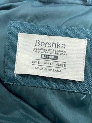 s Beden çeşitli Renk Bershka Yelek %70 İndirimli.