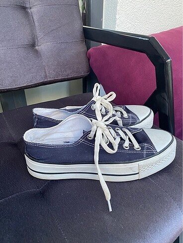Lacivert converse sneaker