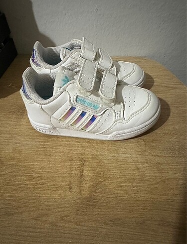 22 Beden Unısex Adidas spor ayakkabı