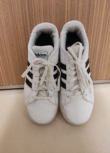 36 Beden beyaz Renk Adidas Spor ayakkabı orijinal 