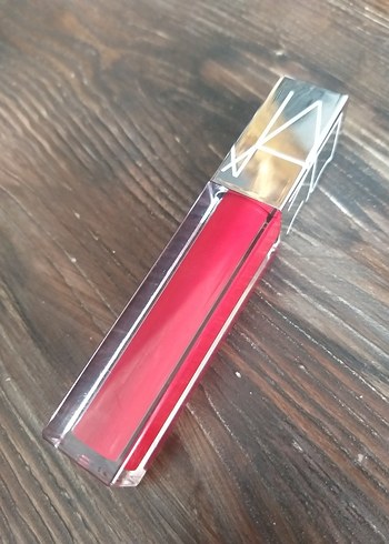 Koyu Kırmızı Sıvı Ruj Nars Red Dıstrıct - Görsel 3