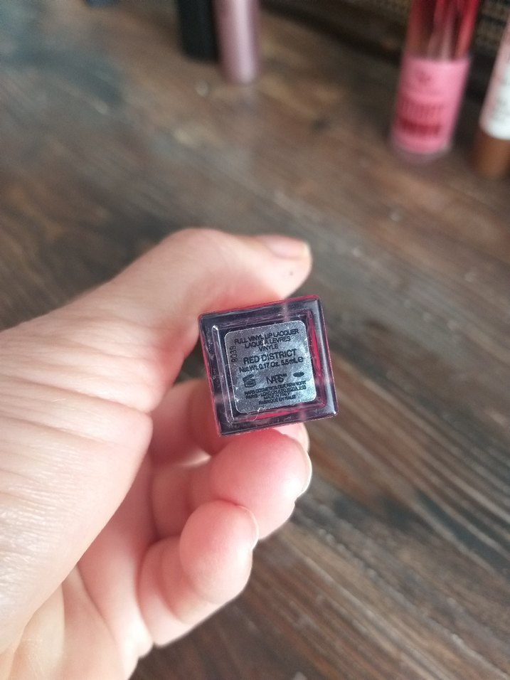 Koyu Kırmızı Sıvı Ruj Nars Red Dıstrıct - Görsel 2