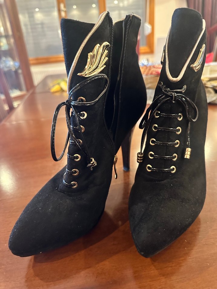 Siyah altın toka detaylı Süet Topuklu Bot - Görsel 4