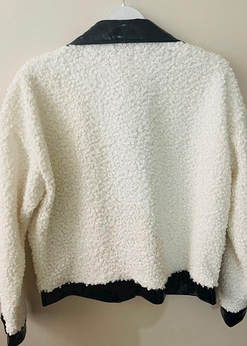 Rugan Yaka Detaylı Beyaz kürk Ceket - Görsel 4